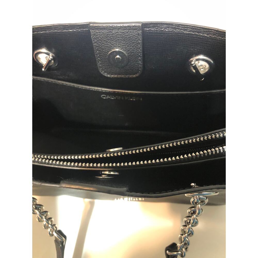 Calvin Klein Black Hailey Pebble Top Zip Silver Chain Sachet Bag - Picture 5 of 11